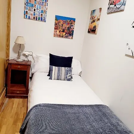 Piso Con Garaje En La Entrada Del Camino Portugues Apartman